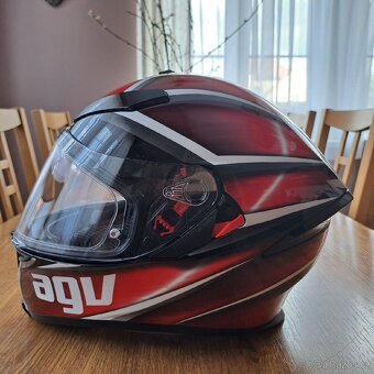 Helma na motorku AGV - 3