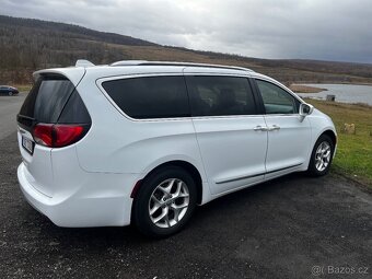 Chrysler Pacifica - 3