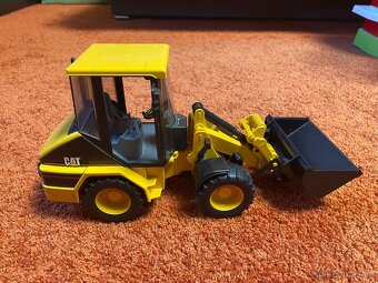 Bagr Bruder nakladač Caterpillar - 3
