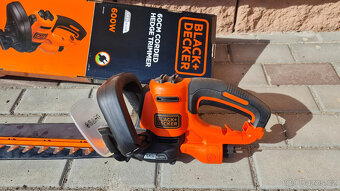 Nůžky na živý plot zn.Black & Decker - 3