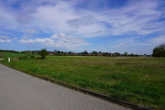 Zasíťované stavební pozemky á 800 m², obec Kly, okres Mělník - 3