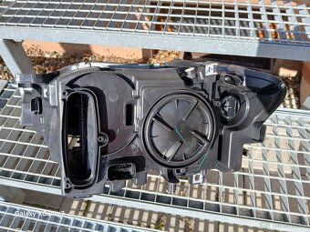 BMW F25 NOVÝ PŘEDNÍ BIXENON - 3