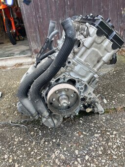 Motor Suzuki GSXR 600 - 3