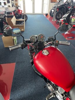 Honda - VF 700 Magna - 3