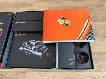 LEGO TECHNIC 42056 Porsche 911 GT3 RS - Z VÝSTAVKY - 3