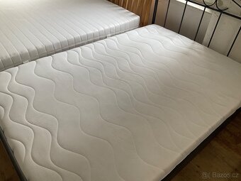 Železná postel 140 × 200 cm komplet včetně matrace - 3