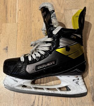 Prodám brusle BAUER SUPREME 3S vel. 5  (38,5EUR) FIT3 - 3