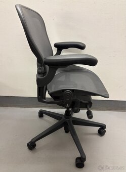 Kancelářská židle Herman Miller Aeron Remastered - 3