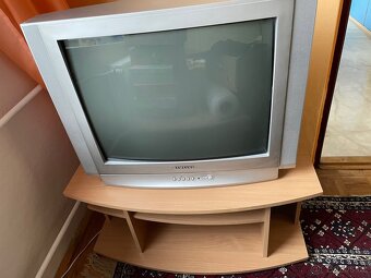 Stolek pod televizi - 3