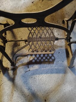 Šicí stroj se stolem - 3