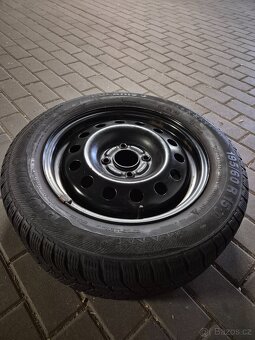 4 plechové kola s pneu v perfektním stavu, poklice, šrouby - 3