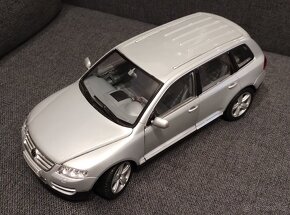 VW Touareg 1/18 - 3