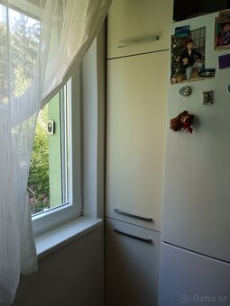Kuchyňská linka s protilinkou a potravinovou skrini - 3