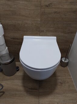 Závěsné WC bezrantlové, softclose prkýnko - 3