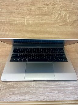 Apple MacBook Air 2019 Silver - 3