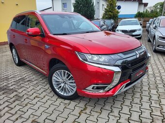Mitsubishi Outlander 2.4 PHEV 4x4, LED, KAMERA, TAŽNÉ - 3