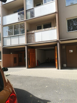 PRODEJ PROSTORNÉ GARÁŽE VE SLAVIČÍNĚ - 3