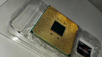 AMD Ryzen 5 1600 + původní chladič - 3