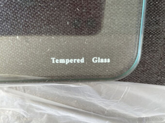 Stolek se skleněnou deskou k sedačce. Konferenční. - 3