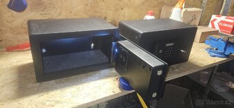 Trezor Yale High Security Compact - 3