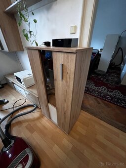 Prosklená vitrína / skříňka - 3
