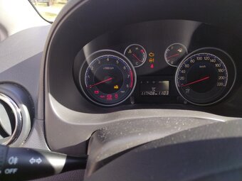 Prodám červené Suzuki SX4 - 3