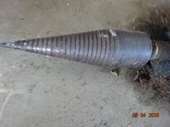 ŠTÍPAČKA NA DŘEVO - 3