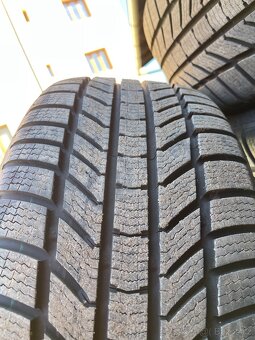 235/40 R19 zimní pneu - 3