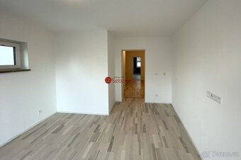 K pronájmu prostorný byt 2+1 s terasou, Hořice, ul. Sladkovs - 3