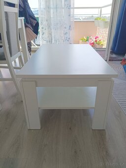 Bílý jídelní stůl + 4 žídle / konferenční stolek - 3