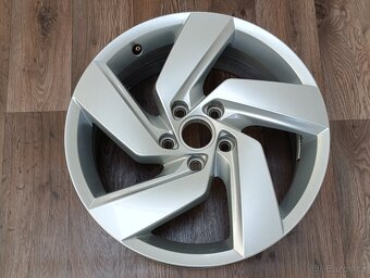 5x112 Volkswagen 7,5Jx17 ET51 RICHMOND číslo 5H0601025E alu - 3