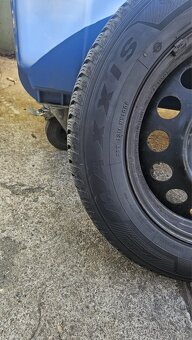 Zimní pneu 215/65 R 17 s plechovým diskem - 3