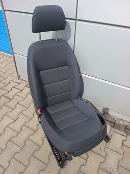 Škoda Octavia II - sedačka řidiče - 3
