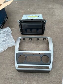 Autorádio Isudar Octavia/VW/Seat REZERVACE - 3