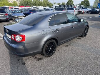 Volkswagen Jetta 2.0 FSI Sportline - 3