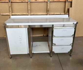 Nerezový stůl se zásuvkami - 3