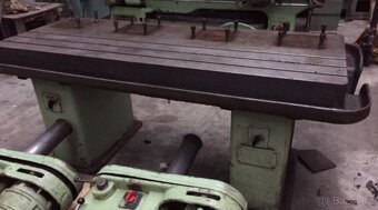 Vrtačka TOS VS 20-4 litinový stůl - 3