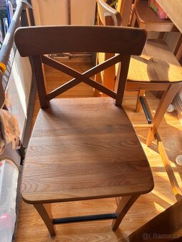 Barový stůl a čtyři židle - 3