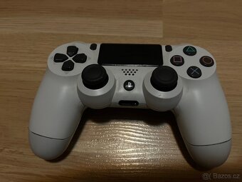 PlayStation 4 Slim - 3
