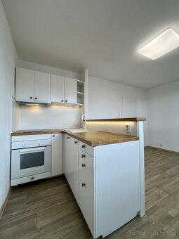 Pronájem bytu 1+kk, Spartakkovců, Poruba, 6800 Kč/měs, 23 m2 - 3