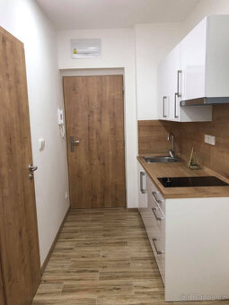 PRONÁJEM BYTU 1+KK, ULICE VEJVANOVSKÁ, ZLÍN - 3