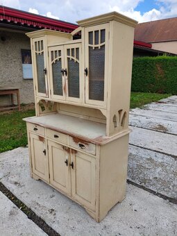 Starožitný kredenc se čtyřdvířkovím vrchem - 3