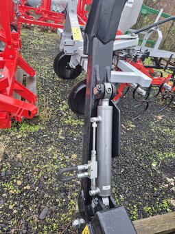 Výklopné opěrné nohy pro hydraulické ruky (PALMS) - 3
