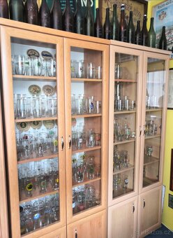 Pivní sklo, půllitry, třetinky, pivovarské cedule. - 3