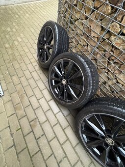 Skoda Fabia 3, Rapid letní sada 215/40-17 Savio Schwarz - 3