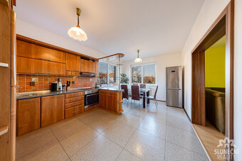 Samostatně stojící rodinný dům 5+1 na pozemku 621 m², obec V - 3