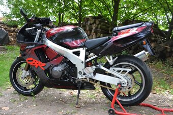 Honda CBR 900RR Fireblade SC28 - 3