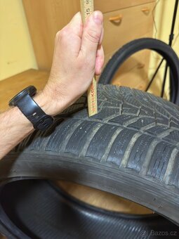 Prodám zimní pneu Hankook Winter icept evo3 245/40 R20 99W - 3