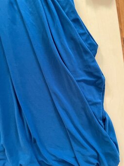 Nové modré šaty řasené v bocích, vel M, Nicole - 3