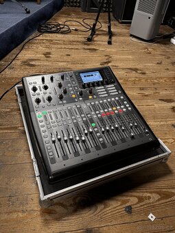 Behringer X32 Producer + case - 3